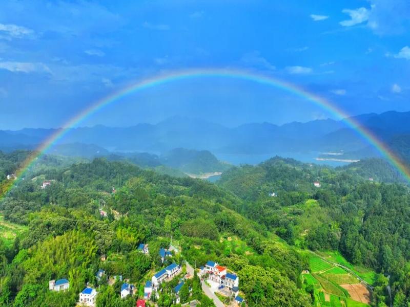 彩虹眷顧美麗鄉村